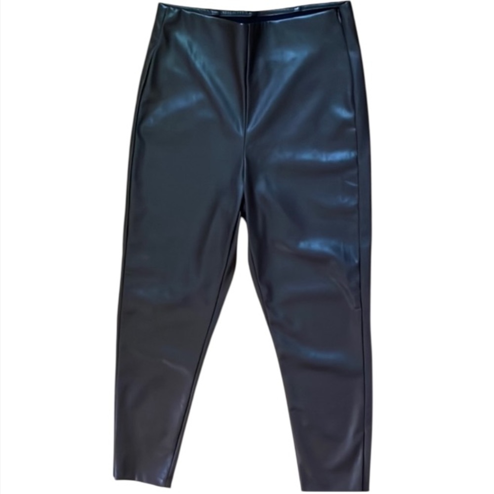 1048. Old Navy Women’s Brown Leather Pants